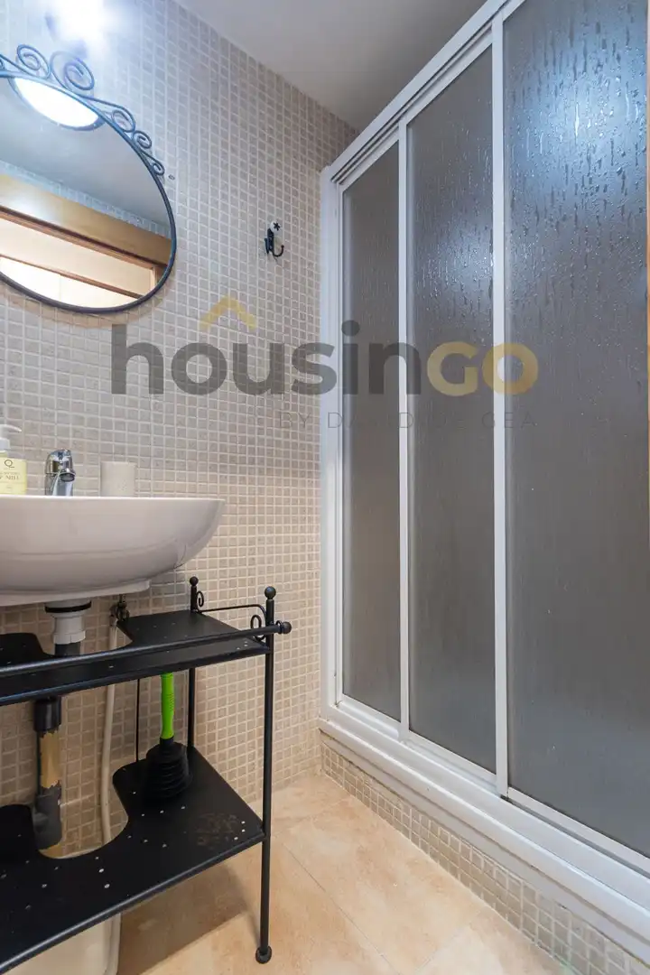 Badezimmer von Wohnungen zur Miete in Madrid mit Klimaanlage, Heizung und Möbliert