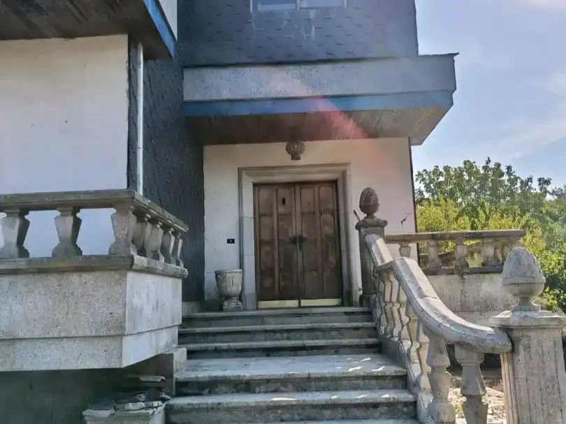 Vista exterior de Pis en venda en Chantada amb Jardí privat, Parquet i Traster
