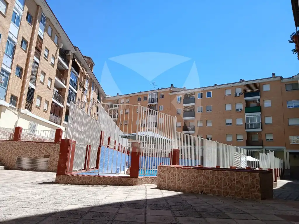 Vista exterior de Pis en venda en Badajoz amb Aire condicionat, Piscina i Balcó