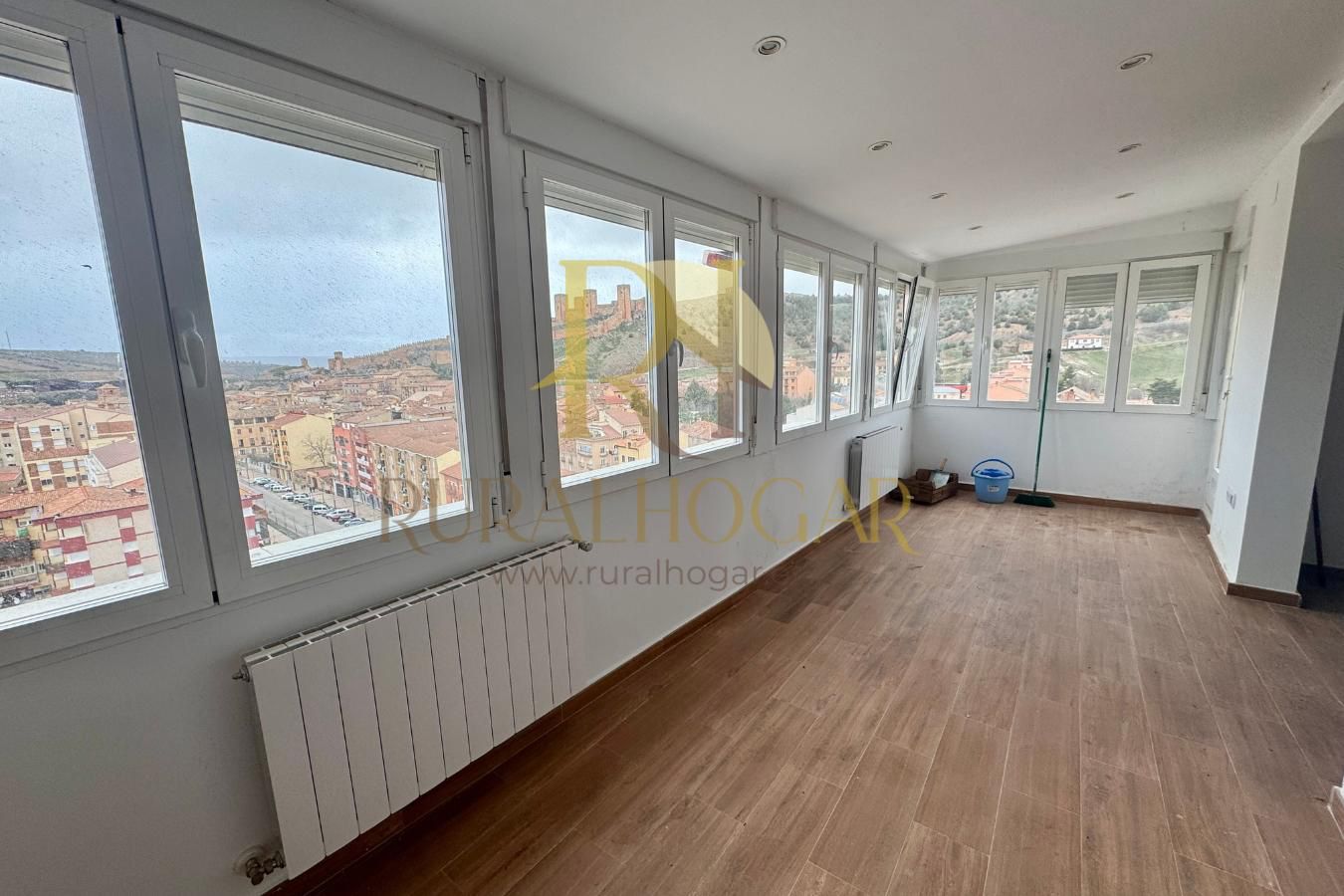 Living room of Apartment for sale in Molina de Aragón  with Air Conditioner, Heating and Parquet flooring