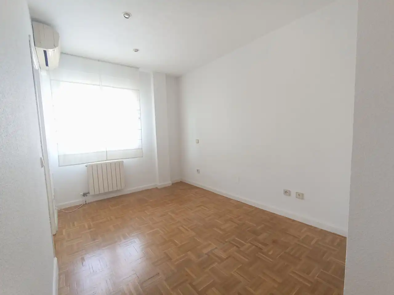 Dormitori de Àtic de lloguer en Madrid amb Aire condicionat, Calefacció i Parquet