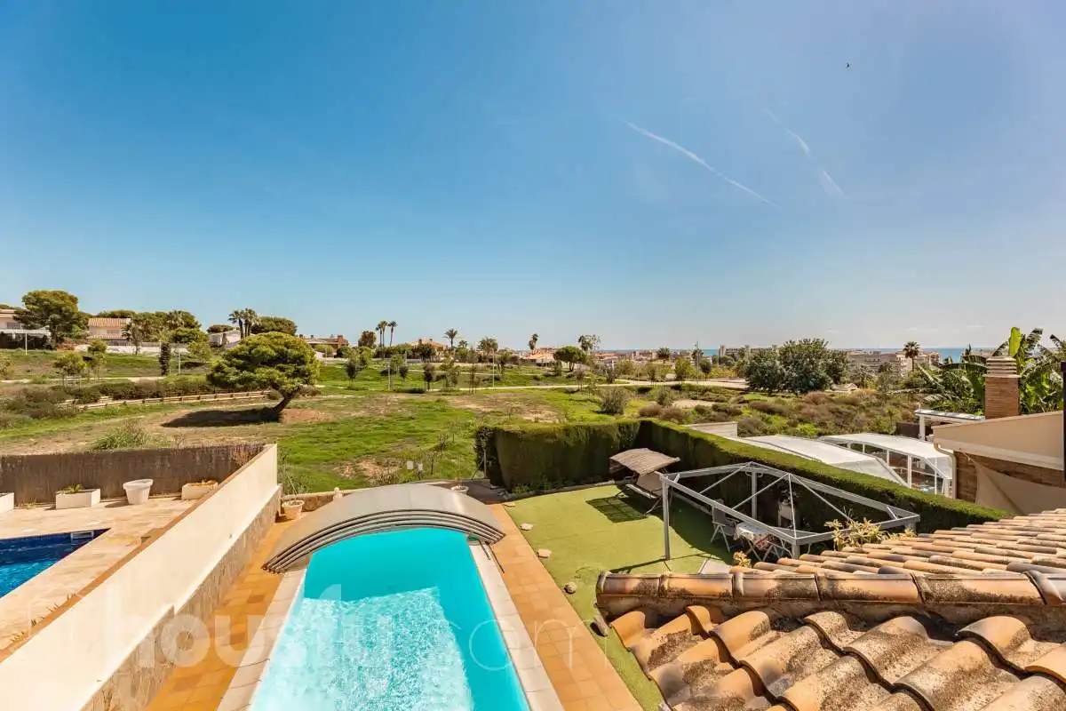 Vista exterior de Casa o chalet en venta en Calafell con Aire acondicionado, Calefacción y Jardín privado