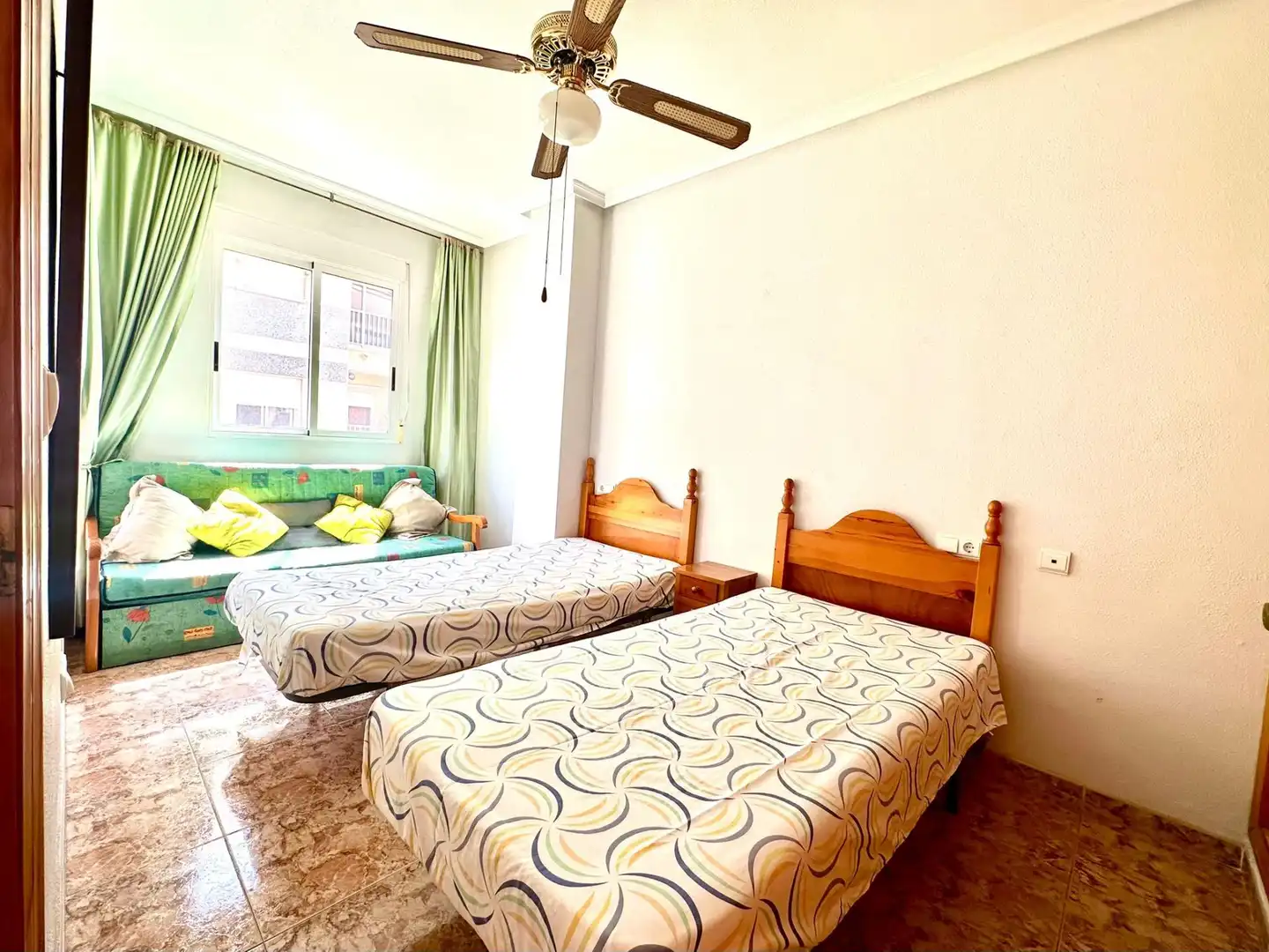 Schlafzimmer von Wohnung zum Verkauf in Torrevieja mit Klimaanlage und Terrasse