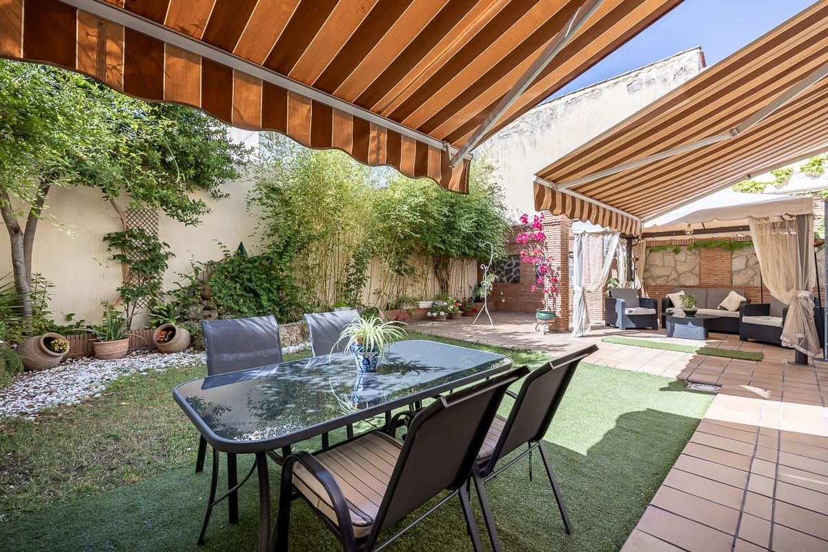 Terrassa de Casa o xalet en venda en  Granada Capital amb Calefacció, Jardí privat i Terrassa