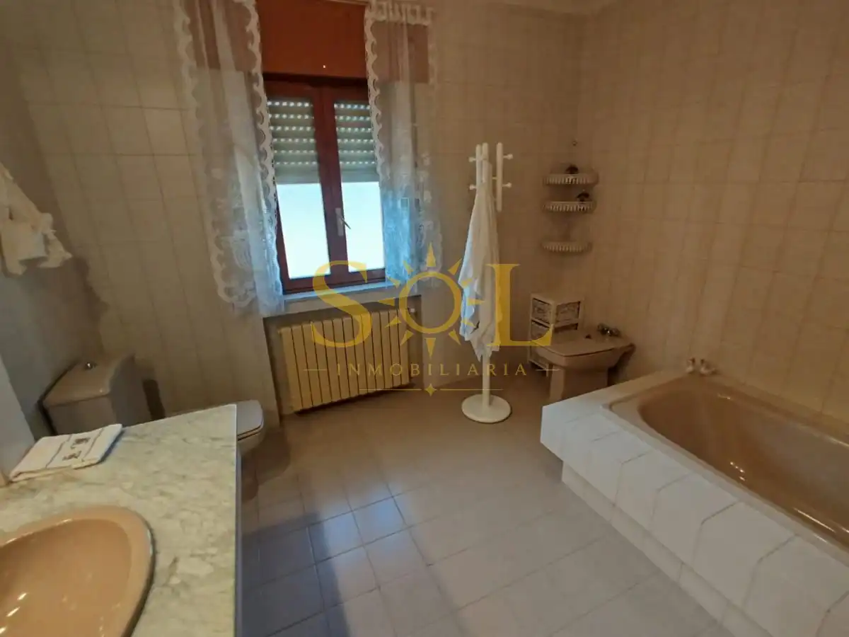Baño de Casa o chalet en venta en Carrocera con Calefacción, Jardín privado y Terraza
