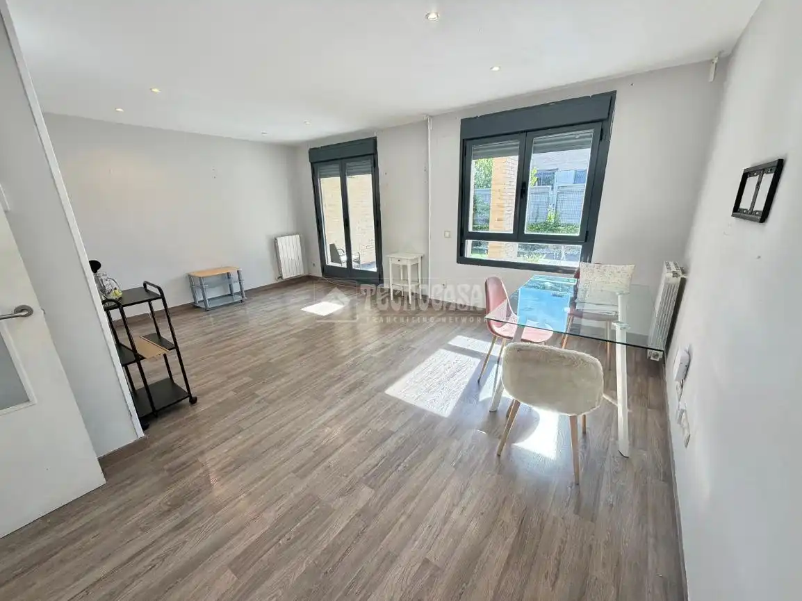 Sala de estar de Casa adosada en venta en Valdemoro con Aire acondicionado, Jardín privado y Terraza