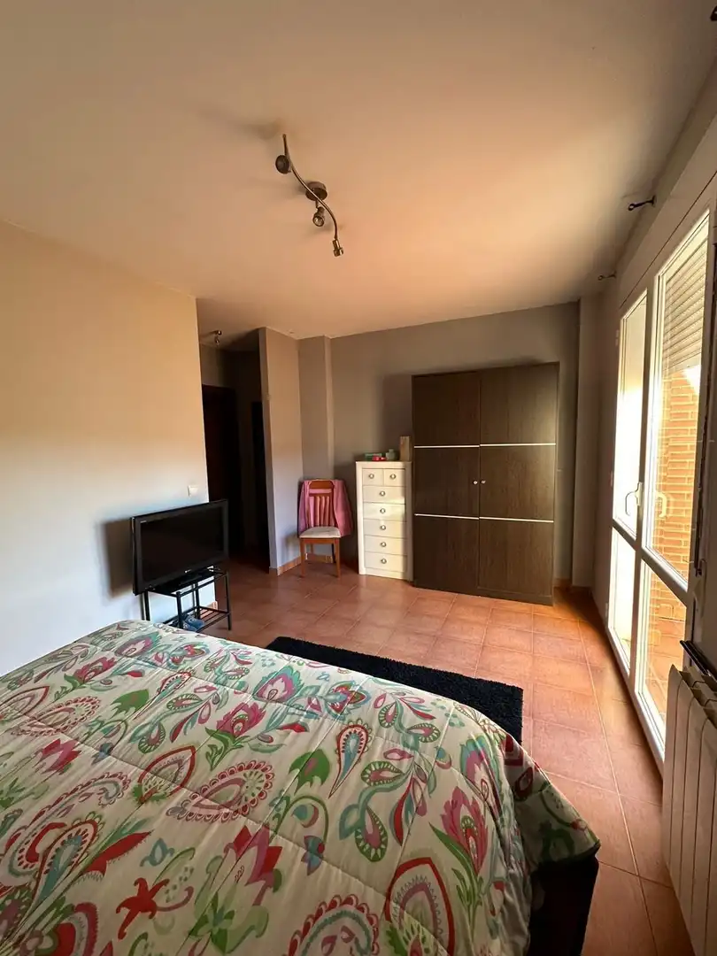 Habitación de Casa adosada en venta en Hospital de Órbigo con Calefacción, Jardín privado y Parquet
