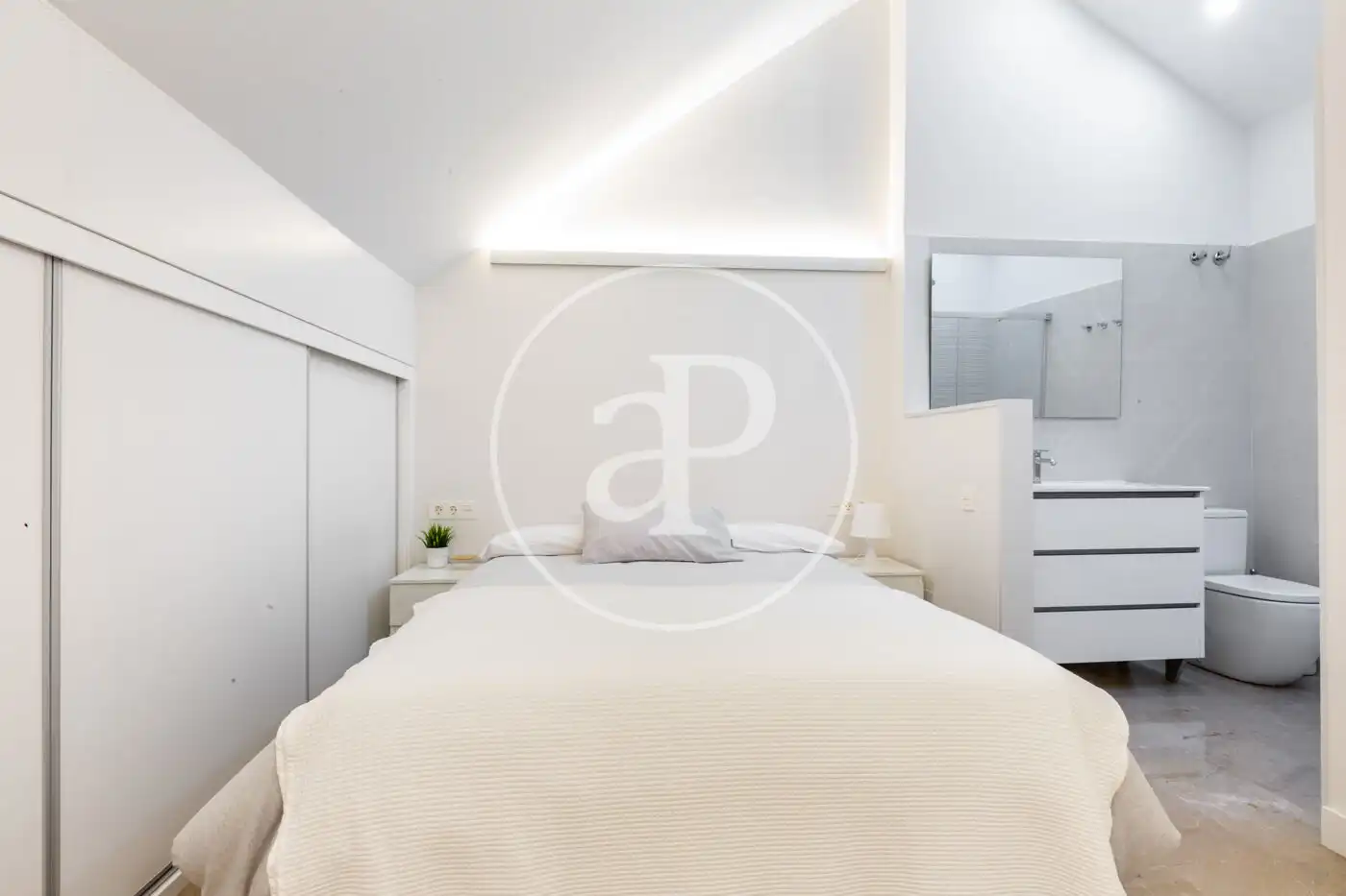 Habitación de Ático en venta en Valencia con Aire acondicionado, Calefacción y Terraza