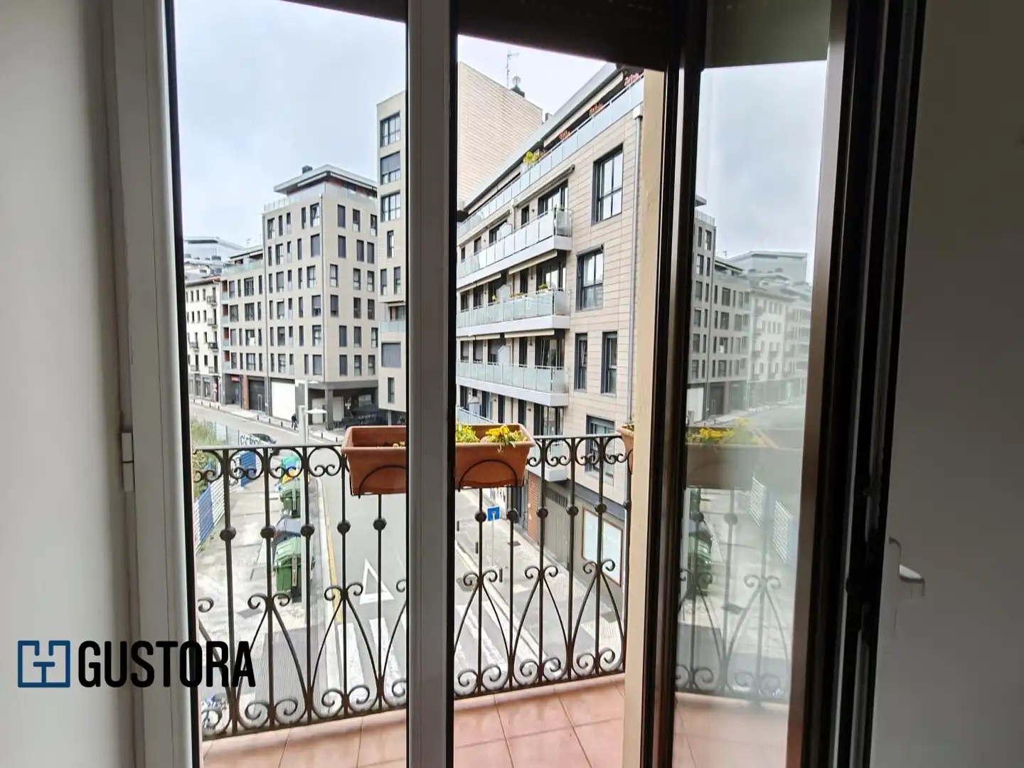 Terrassa de Pis en venda en Donostia - San Sebastián  amb Calefacció, Parquet i Moblat