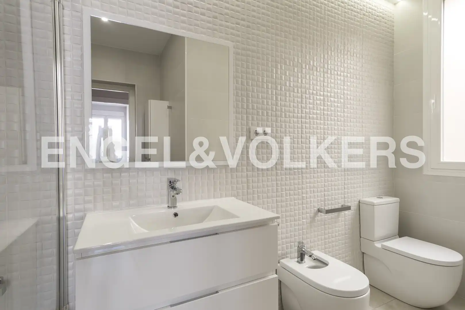 Baño de Ático de alquiler en Madrid con Aire acondicionado, Calefacción y Parquet