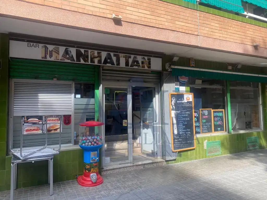 Local en traspaso en Badalona