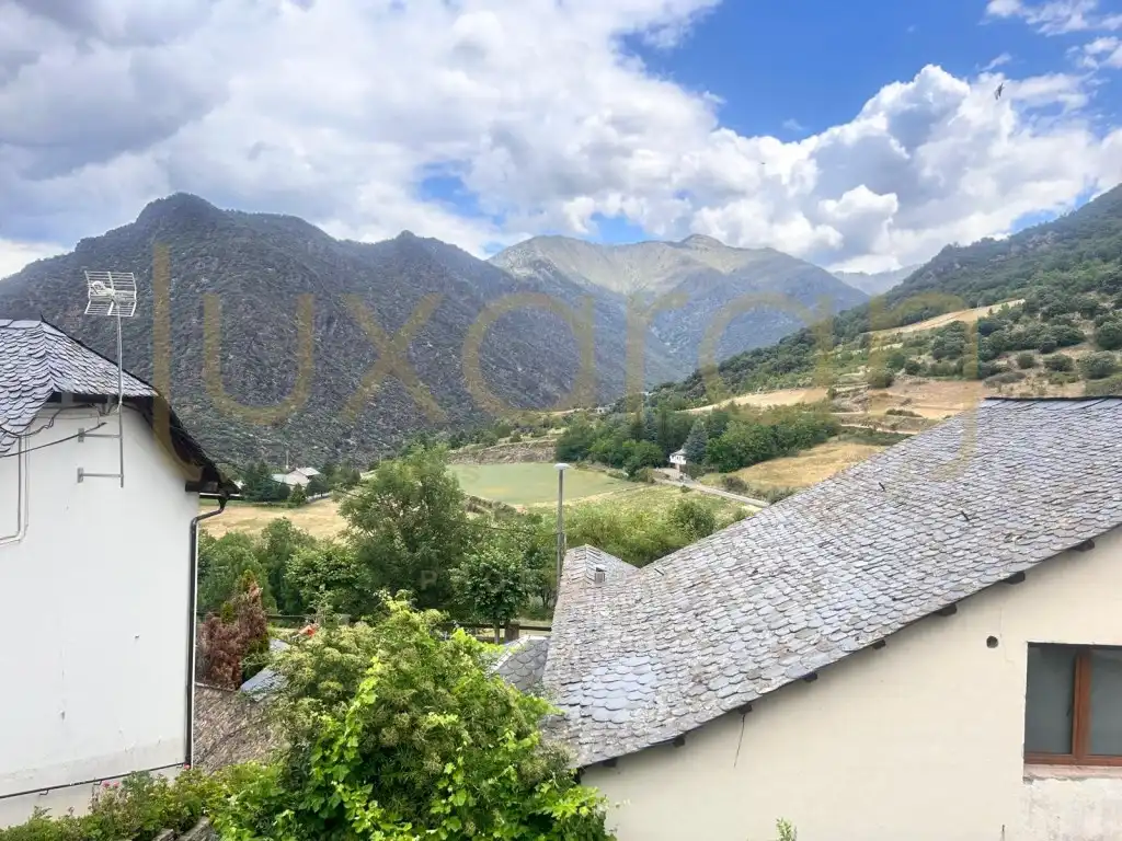 Terrassa de Casa o xalet en venda en Tírvia