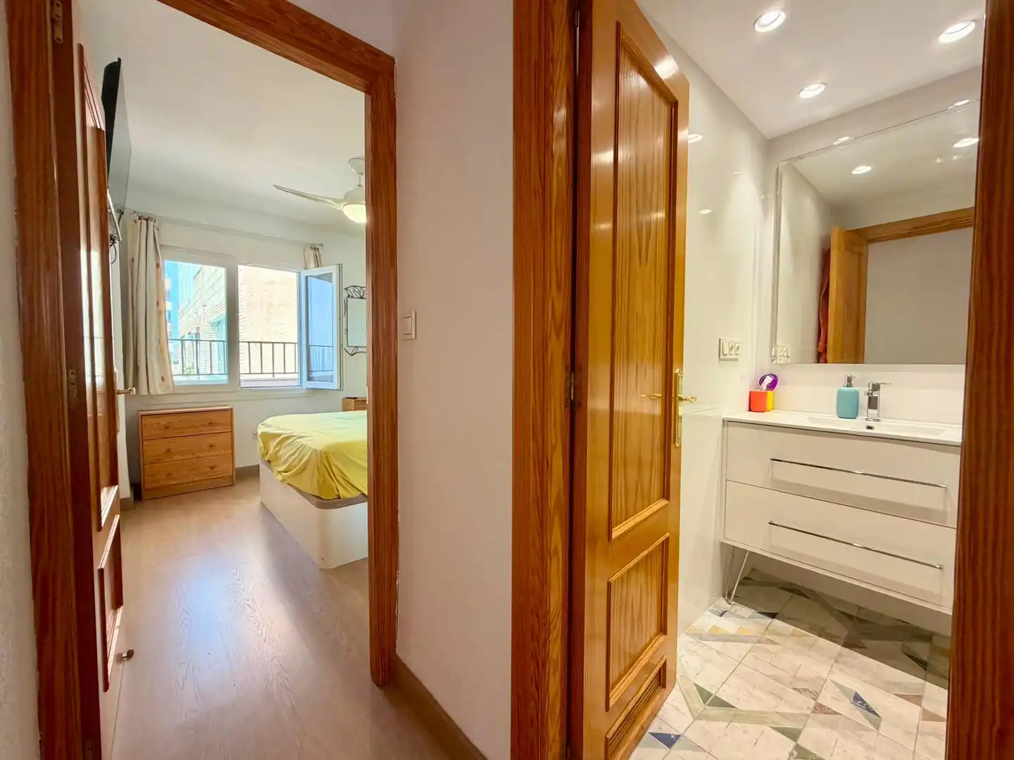 Dormitori de Pis en venda en Roquetas de Mar amb Aire condicionat, Terrassa i Moblat