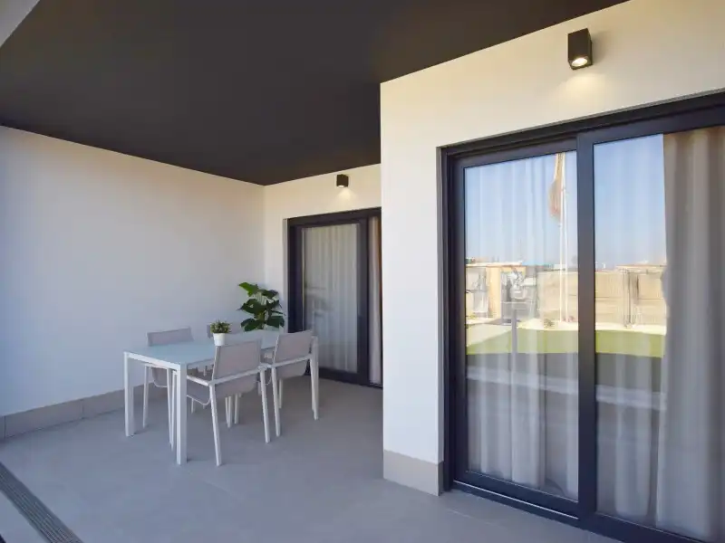 Terrassa de Àtic en venda en Torrevieja amb Aire condicionat, Calefacció i Jardí privat