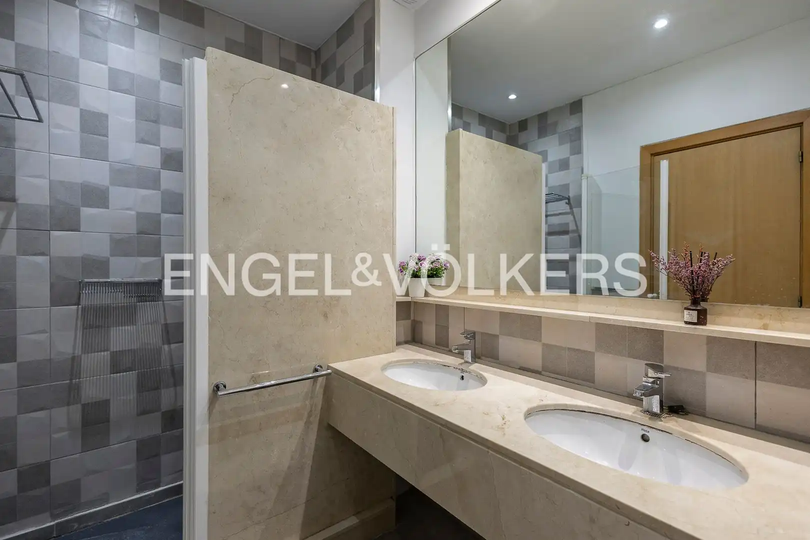 Baño de Apartamento en venta en Sant Feliu de Llobregat con Aire acondicionado, Calefacción y Jardín privado