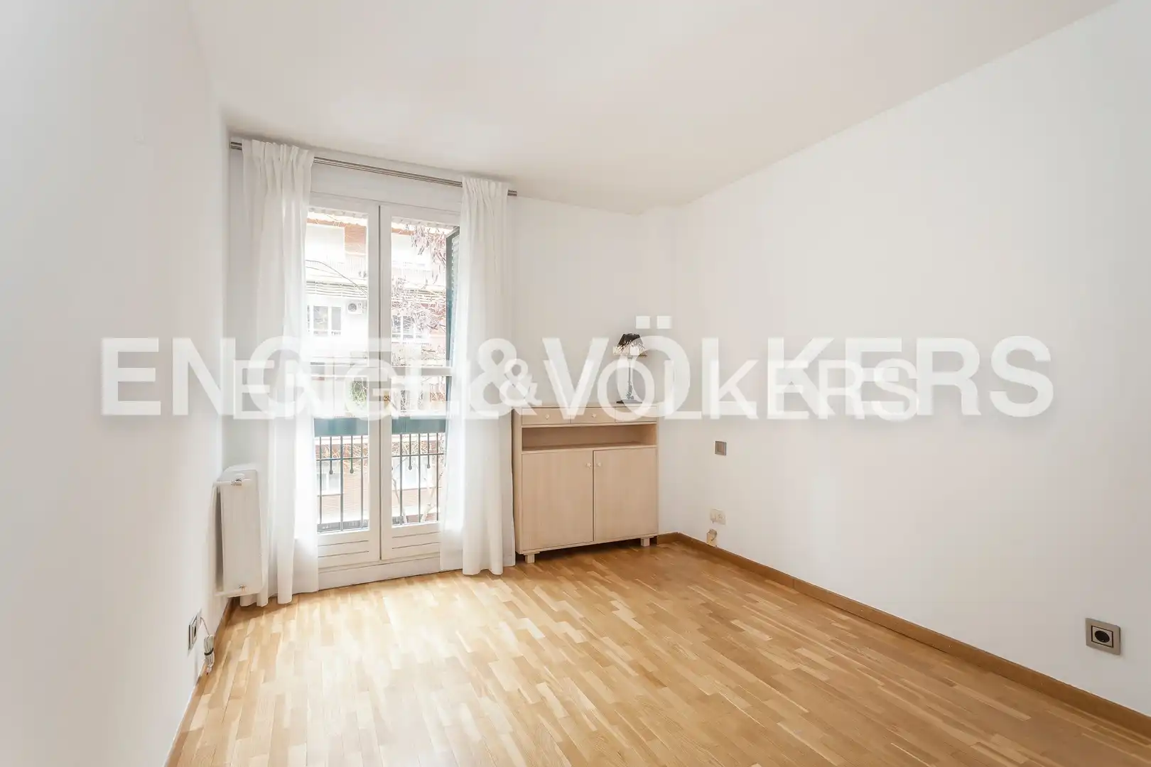Bedroom of Flat for sale in Madrid  with Air Conditioner, Heating and Private garden