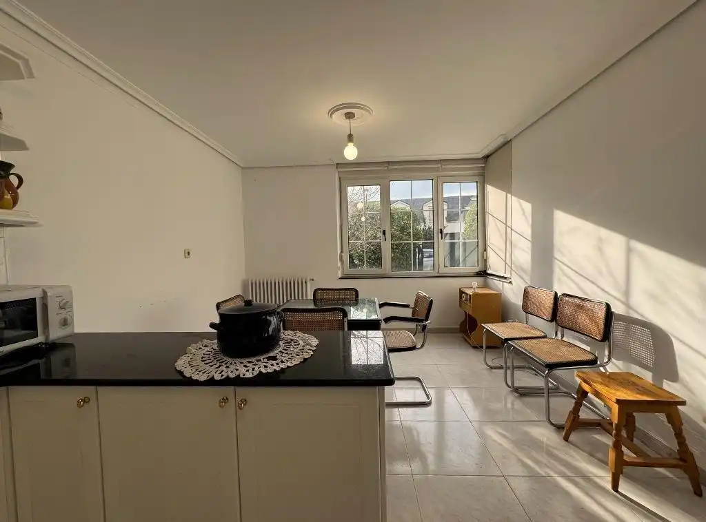 Sala d'estar de Casa o xalet en venda en Torrelavega  amb Calefacció, Jardí privat i Traster