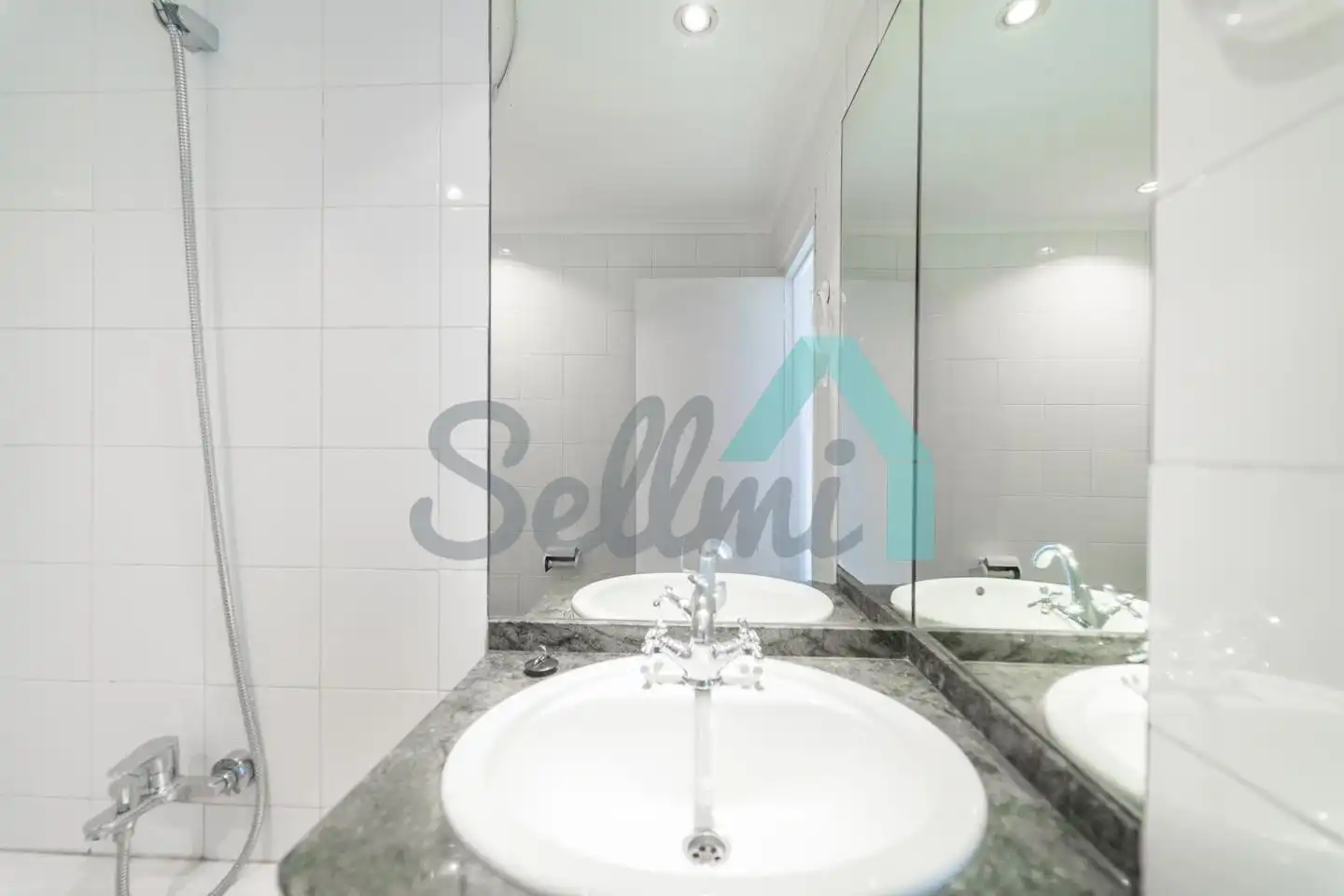 Baño de Ático de alquiler en Oviedo  con Calefacción y Terraza