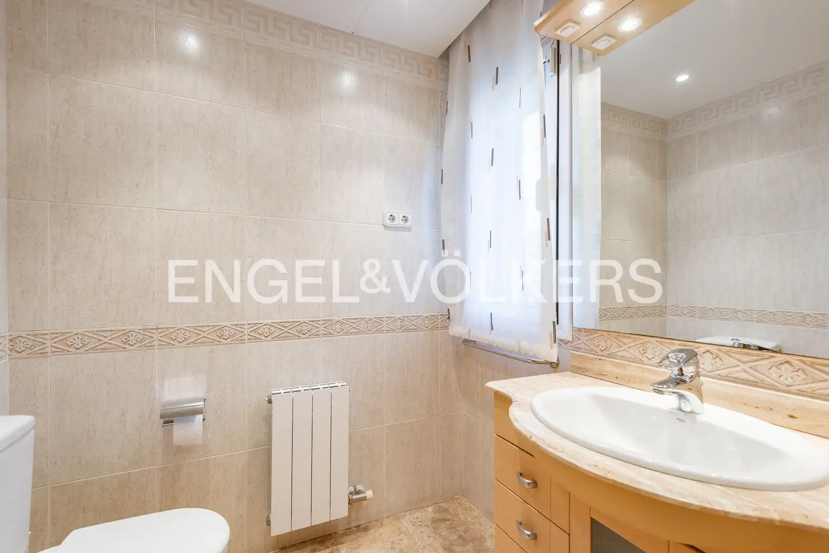 Bathroom of Houses for sale in Molins de Rei  with Air Conditioner, Heating and Private garden