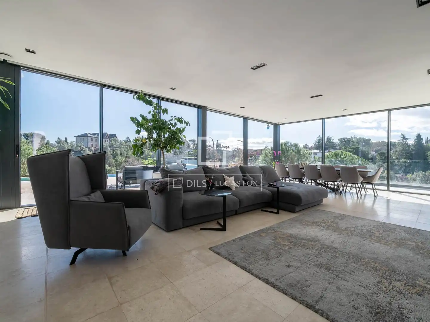 Sala d'estar de Casa o xalet en venda en Torrelodones amb Jardí privat, Terrassa i Traster