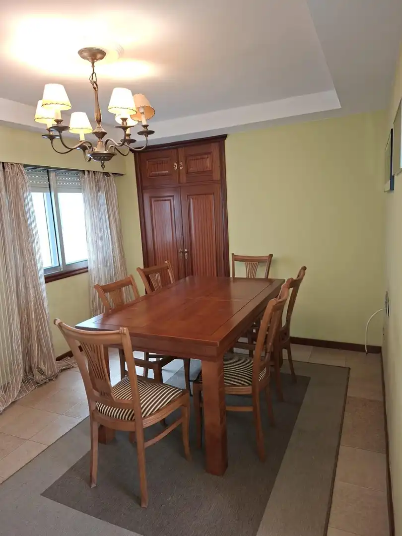 Comedor de Piso de alquiler en Vigo  con Calefacción, Parquet y Amueblado