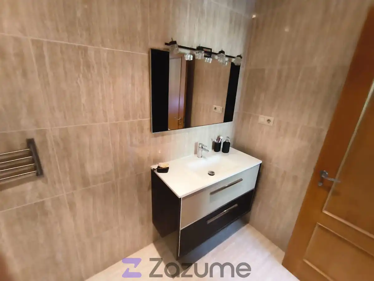 Baño de Piso de alquiler en Valencia con Aire acondicionado, Terraza y Horno