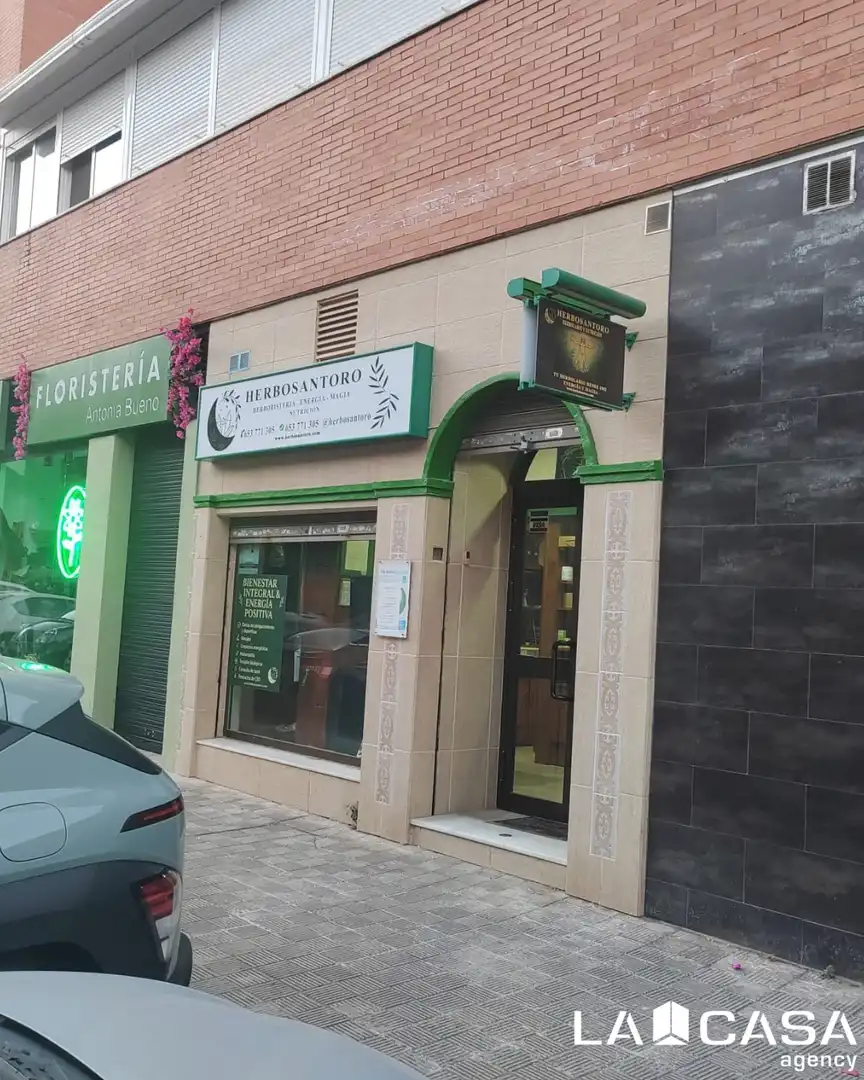 Locale commerciale in vendita a Calle Cueva de Menga, imagen 2
