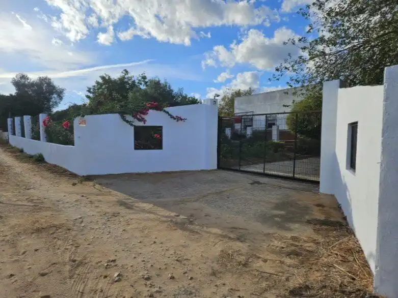 Casa rústica amb piscina en venda a Callejon de La Dehesa 385