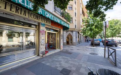 Vista exterior de Local en venda en  Granada Capital amb Aire condicionat