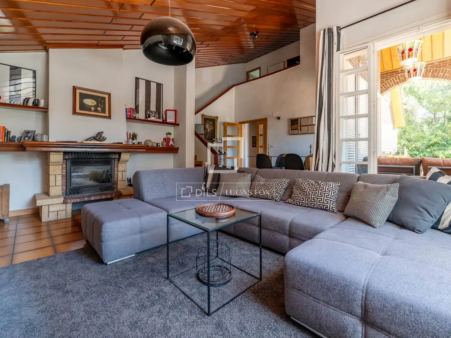 Sala d'estar de Casa o xalet en venda en San Martín de Valdeiglesias amb Aire condicionat, Jardí privat i Terrassa