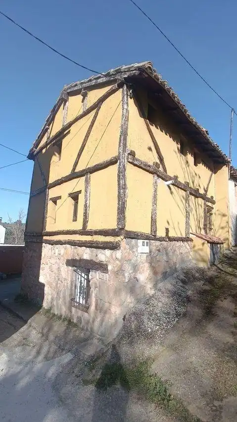 Vista exterior de Finca rústica en venda en Oña amb Calefacció, Jardí privat i Moblat
