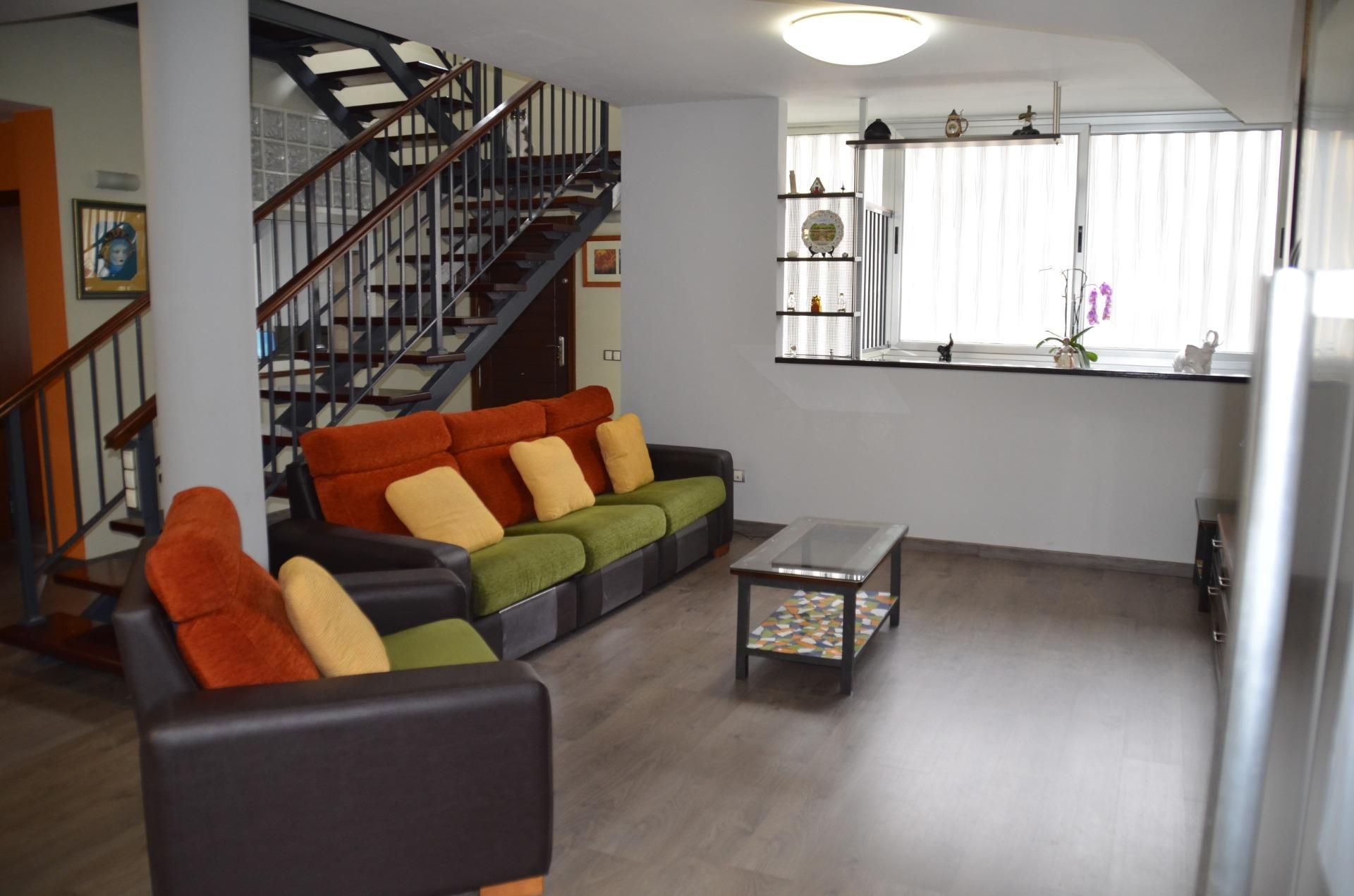 Sala d'estar de Casa o xalet en venda en Arucas amb Jardí privat