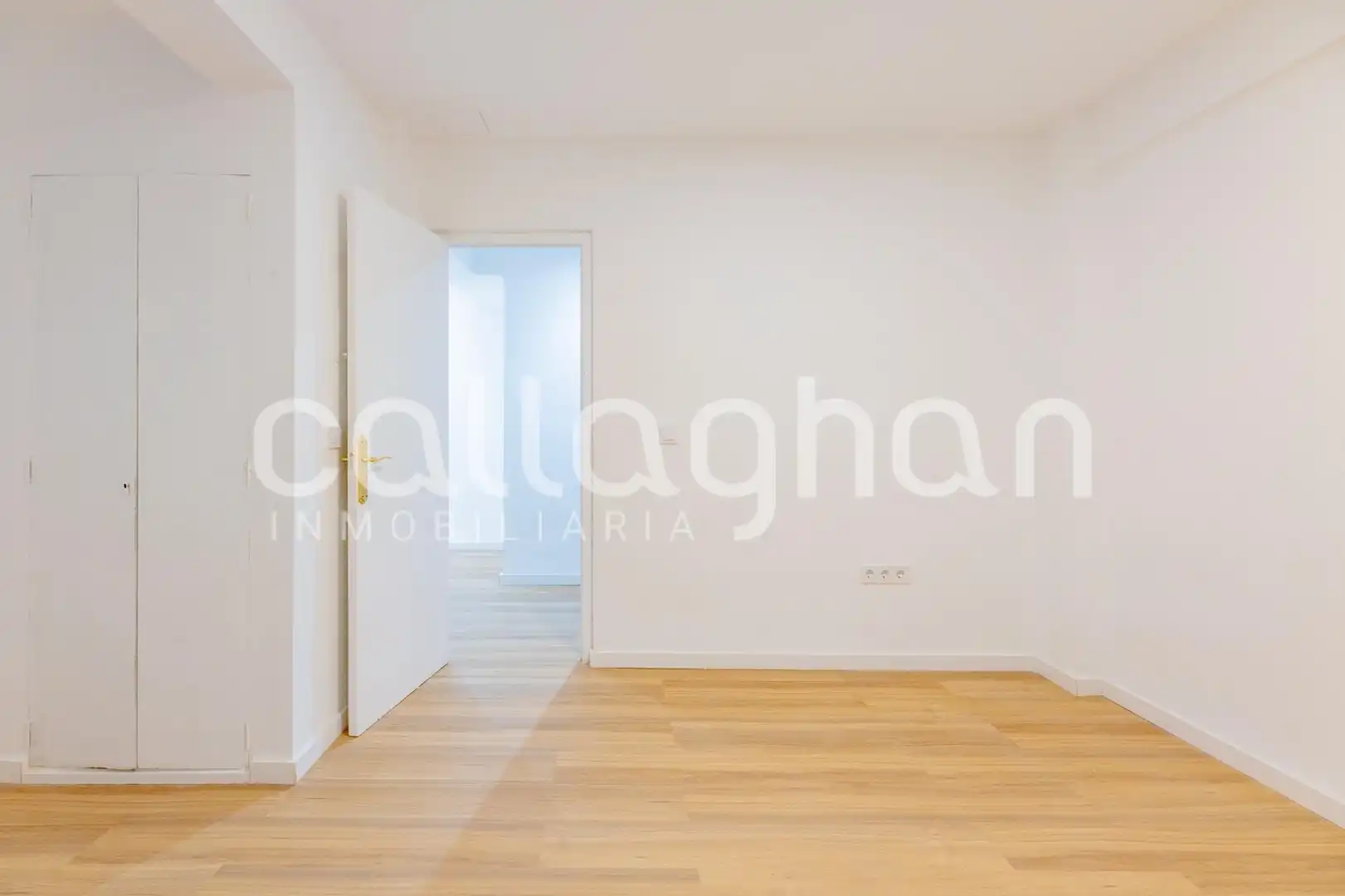 Piso en venta en Valencia con Balcón