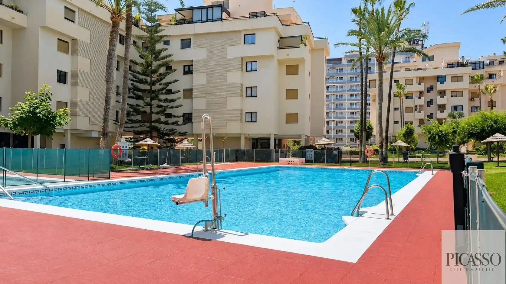 Piscina de Piso en venta en Torremolinos con Aire acondicionado, Jardín privado y Trastero