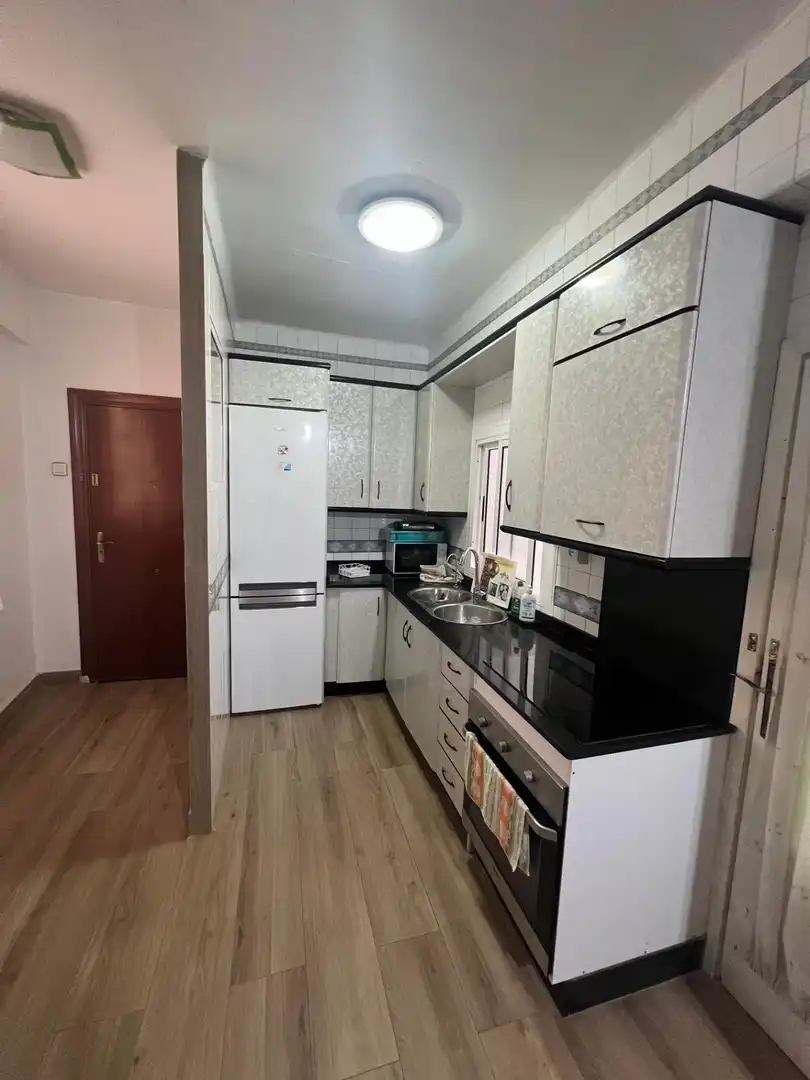 Apartament amb ascensor de lloguer a Ciudad Jardín - Tagarete - El Zapillo, imagen 3