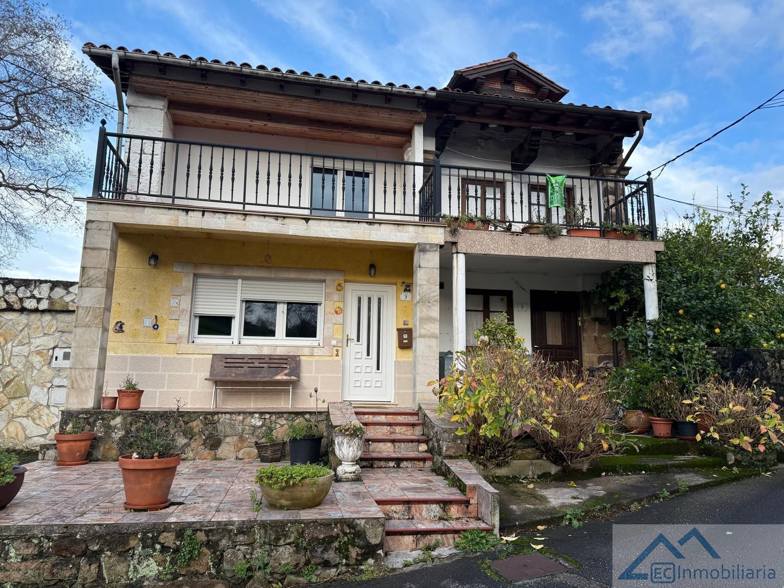 Vista exterior de Casa o xalet en venda en Penagos amb Balcó