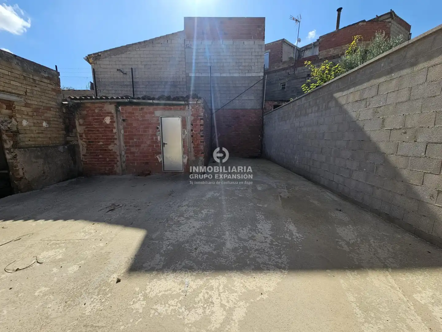Parking of Houses for sale in Aspe