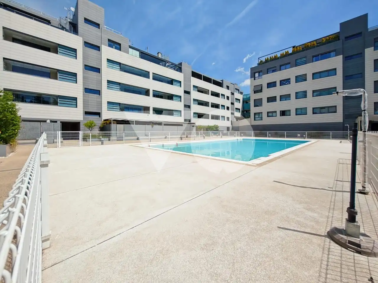 Piscina de Àtic en venda en Madrid amb Aire condicionat, Calefacció i Jardí privat