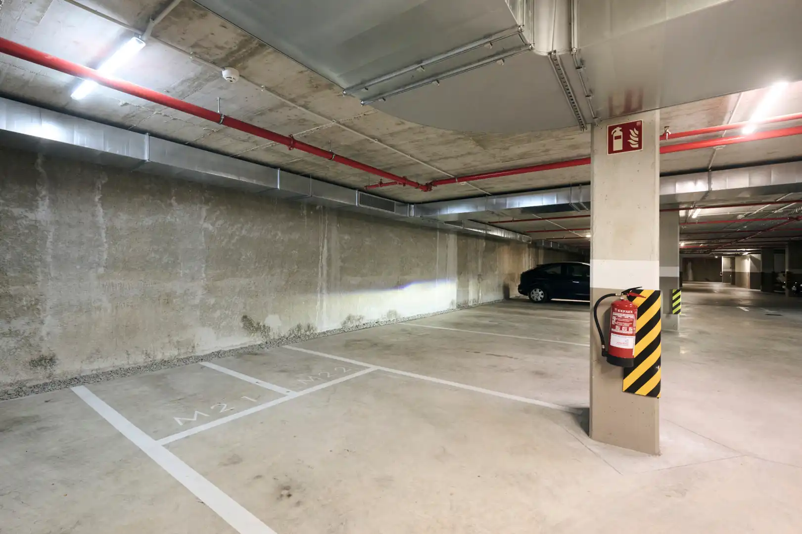 Aparcament de Pis en venda en L'Hospitalet de Llobregat amb Aire condicionat, Calefacció i Parquet
