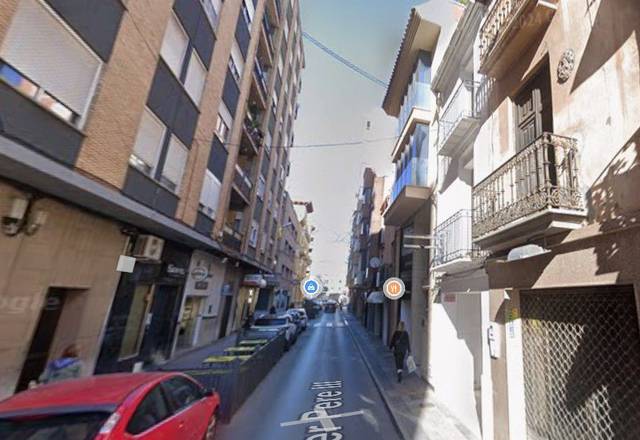 Casa-chalet en Venta en pere III en Centro