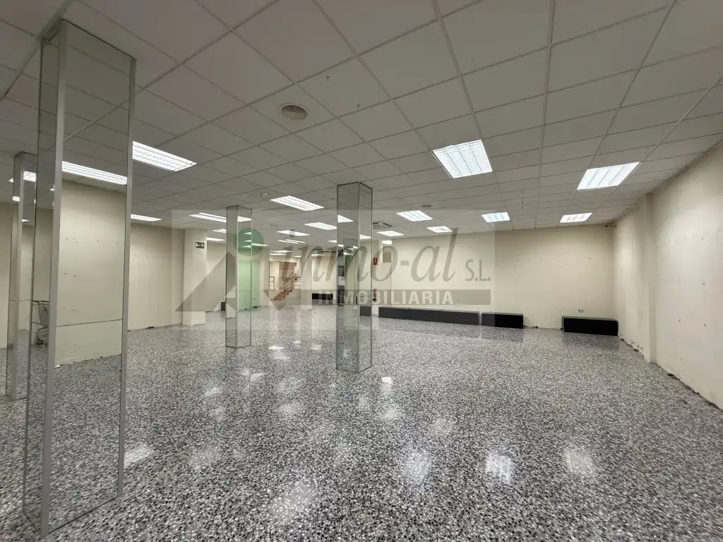 Local comercial de lloguer a Calle Benarabe 10, imagen 3