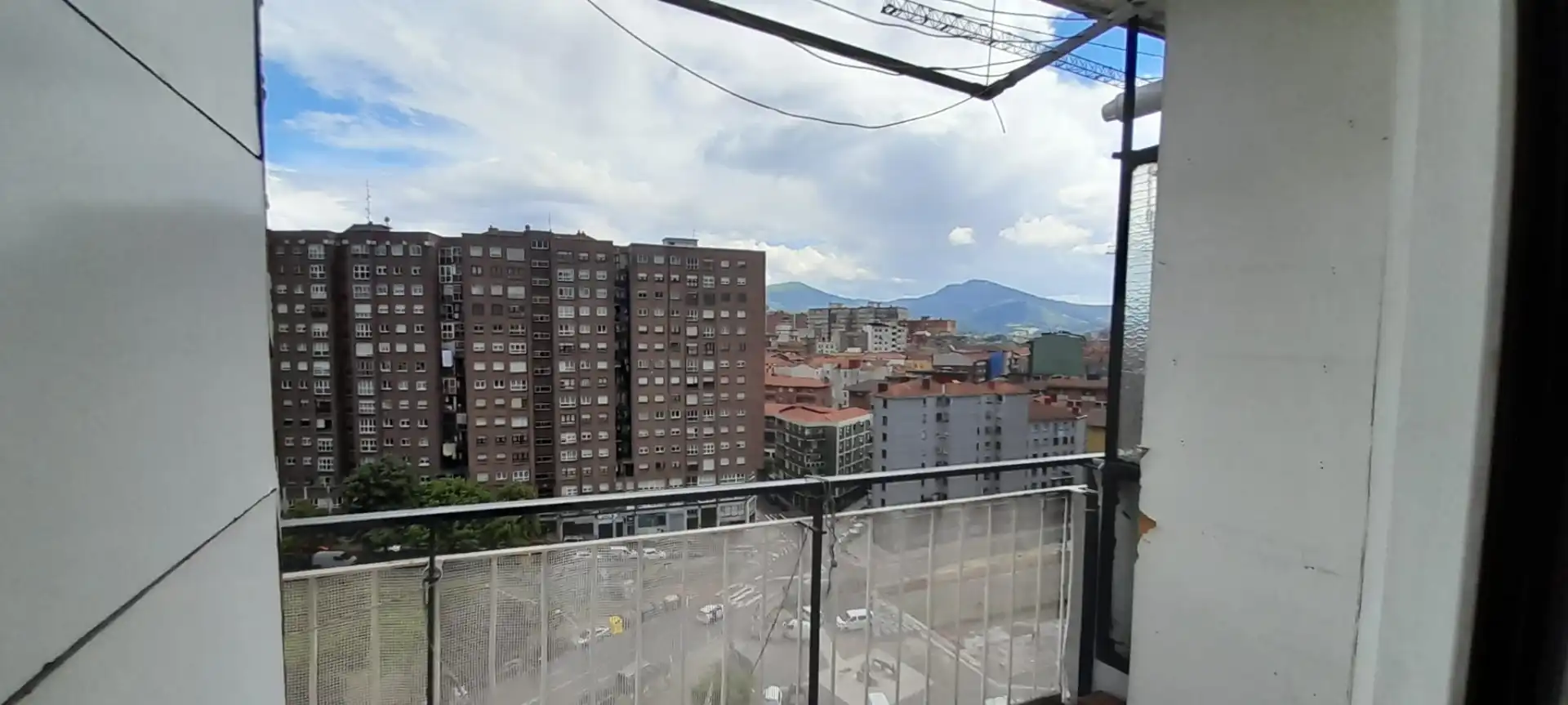 Vista exterior de Piso en venta en Basauri  con Calefacción, Amueblado y Horno