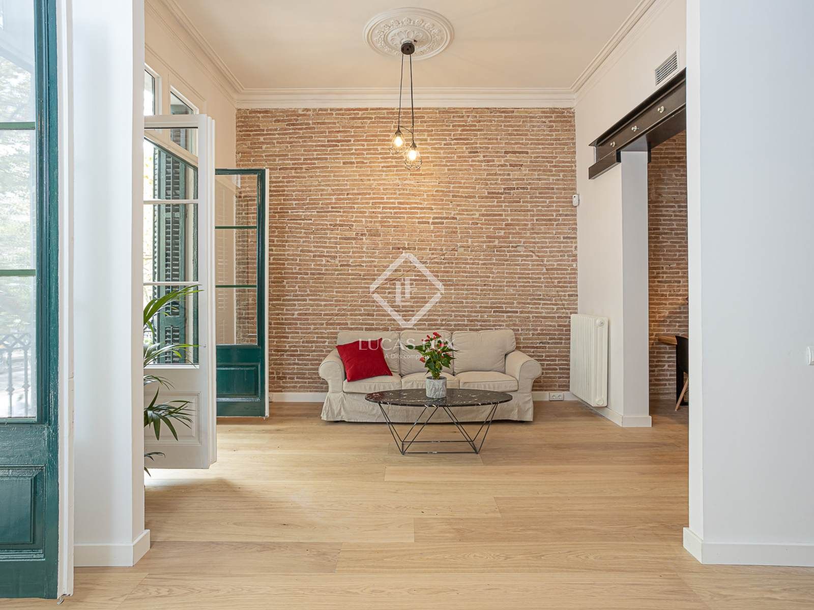 Sala d'estar de Pis en venda en  Barcelona Capital amb Aire condicionat, Parquet i Moblat