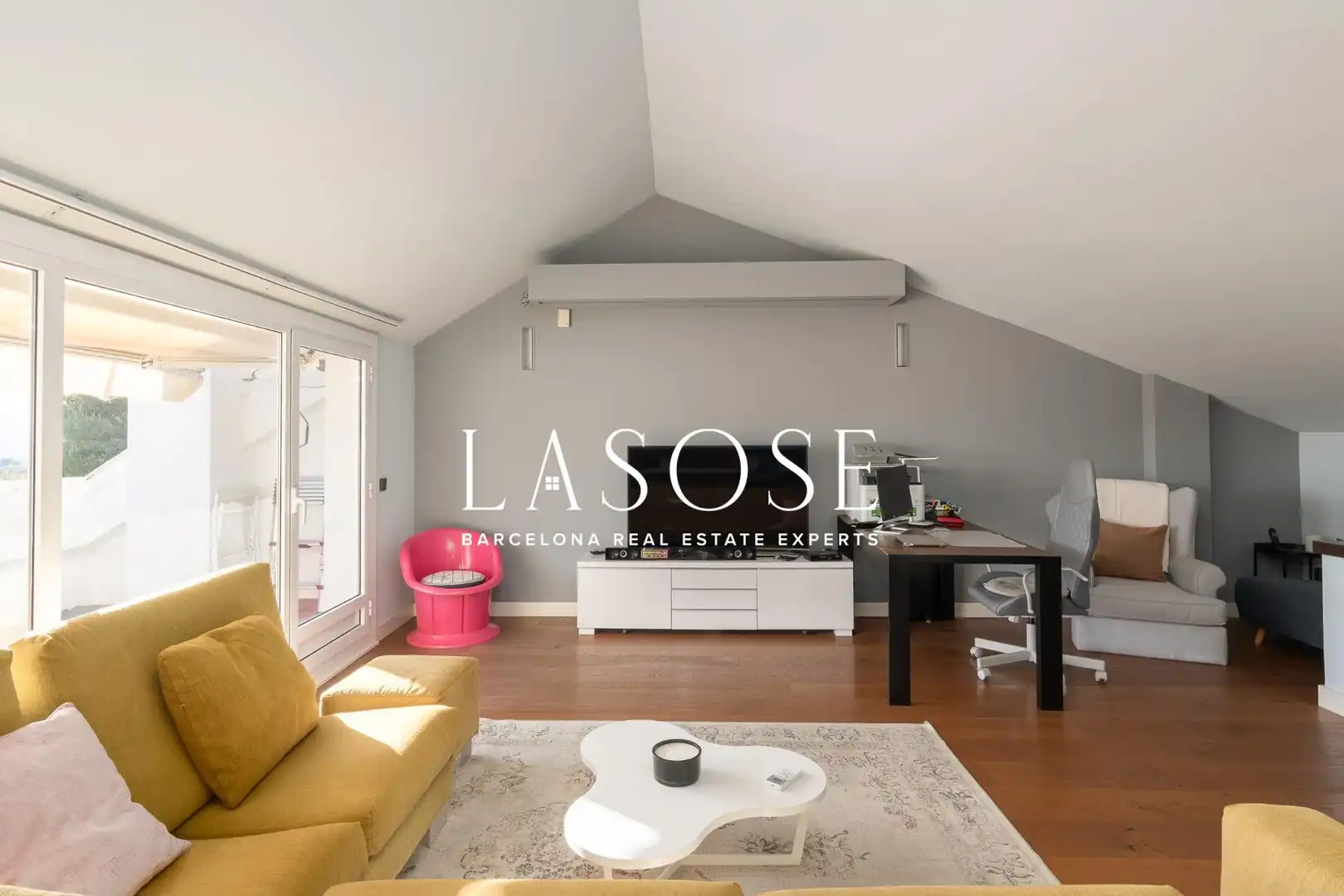 Living room of Houses for rent in Sant Just Desvern  with Heating, Private garden and Terrace