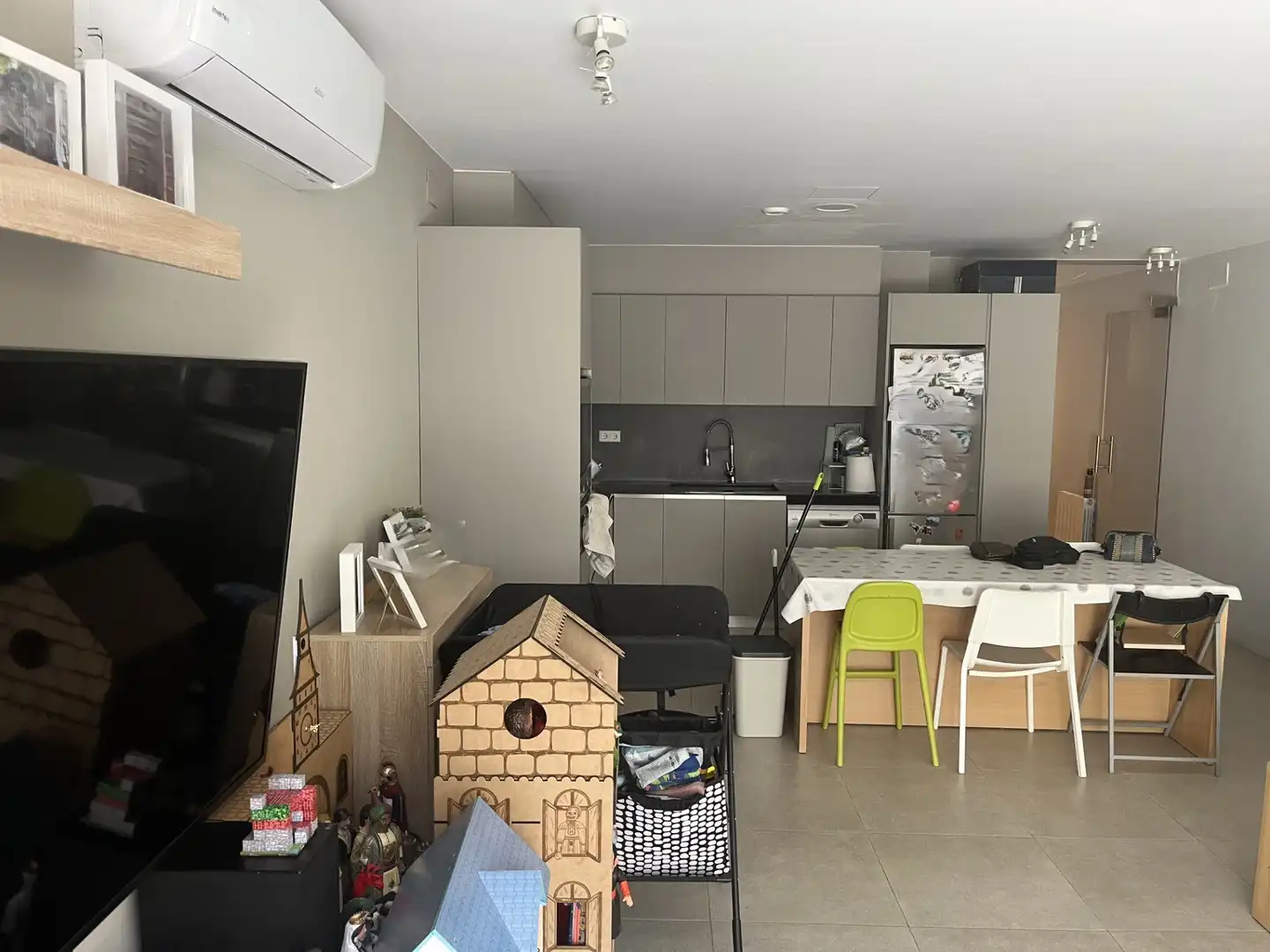 Sala d'estar de Casa adosada en venda en Terrassa amb Aire condicionat, Calefacció i Terrassa