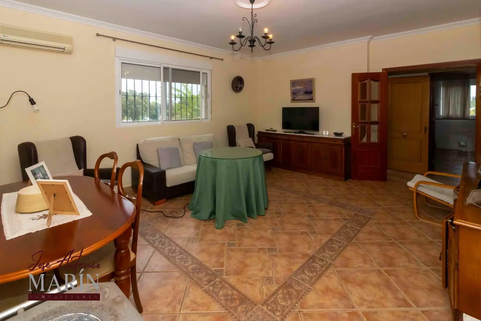 Sala d'estar de Casa o xalet en venda en Badajoz amb Terrassa, Traster i Moblat