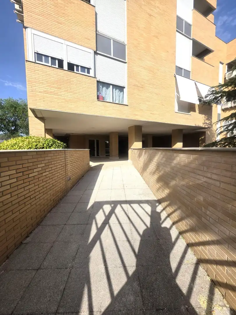Vista exterior de Planta baixa en venda en Valdemoro amb Aire condicionat, Calefacció i Terrassa