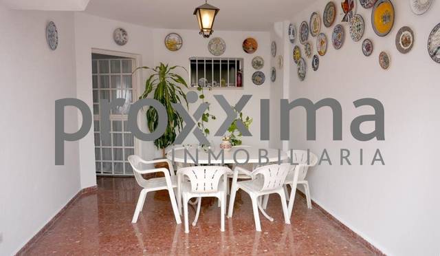 Casa-chalet en Venta en Colores -  Entreparques