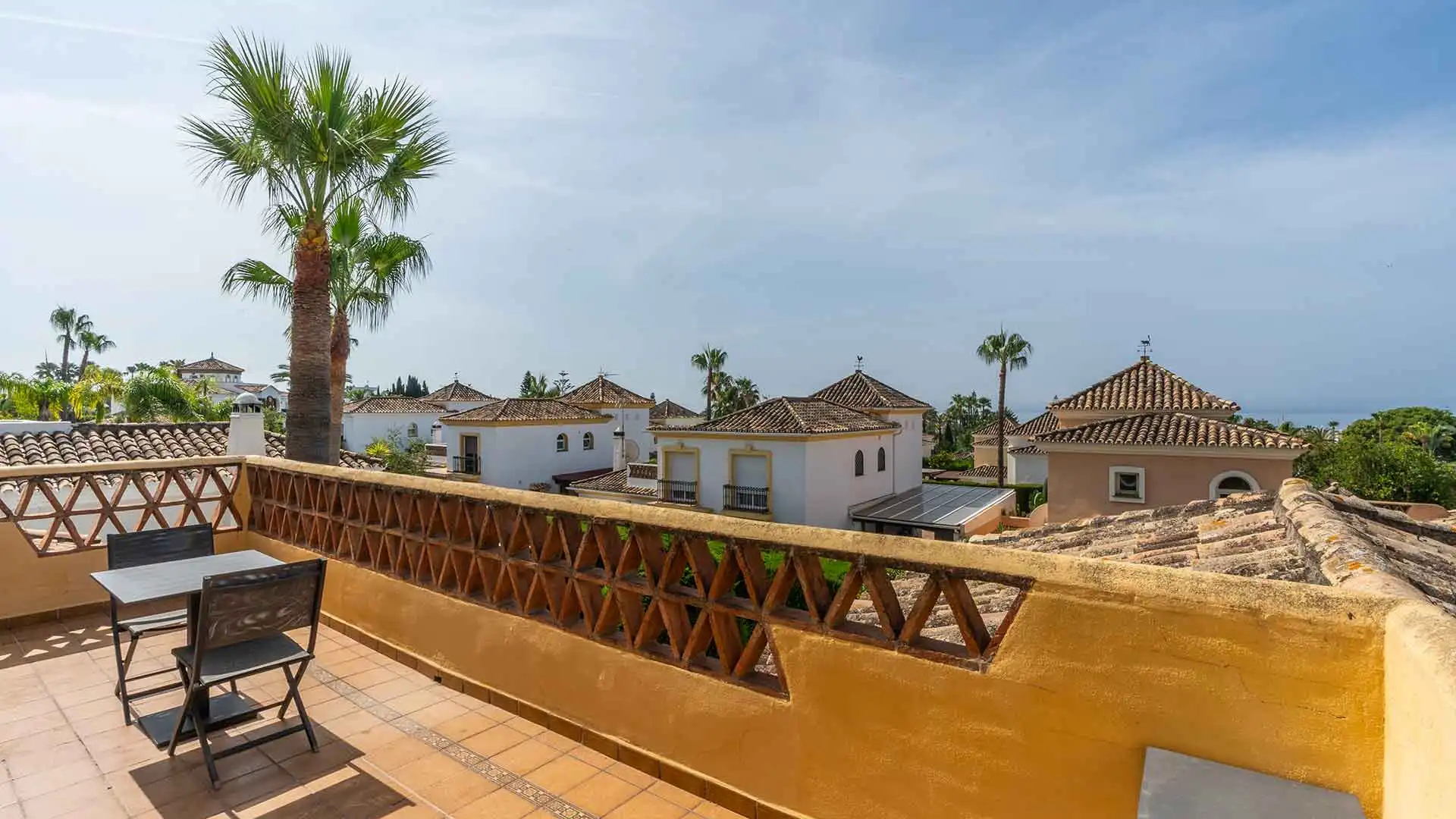 Vista exterior de Casa o chalet de alquiler en Marbella con Aire acondicionado, Jardín privado y Terraza