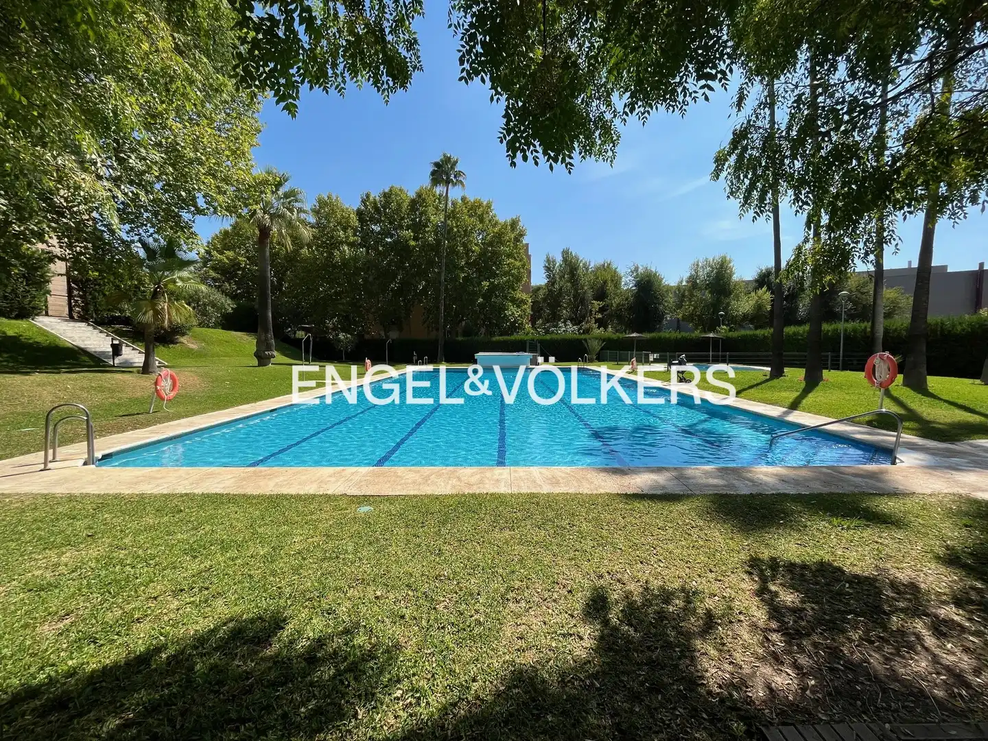 Piscina de Ático en venta en Mairena del Aljarafe con Aire acondicionado, Calefacción y Jardín privado